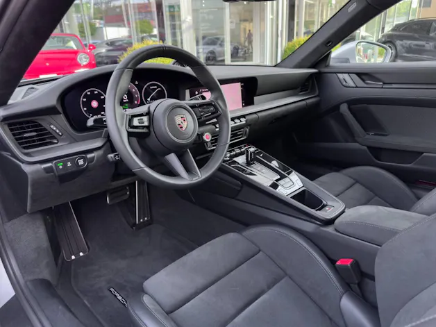 Porsche 911 Carrera 4 GTS
