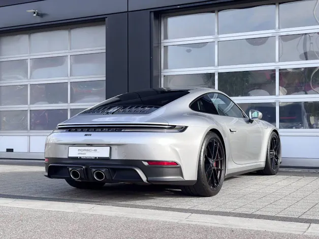 Porsche 911 Carrera 4 GTS