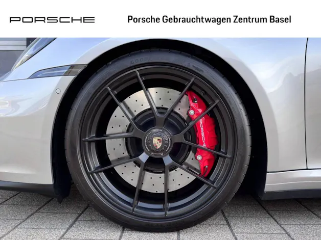 Porsche 911 Carrera 4 GTS