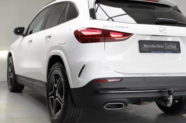 Mercedes-Benz GLA 220d 4Matic 8G-DCT
