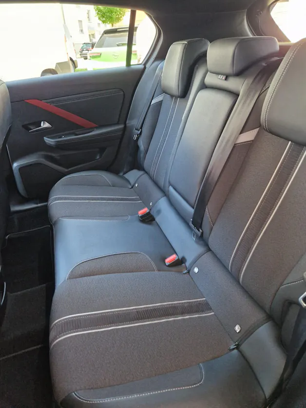 Opel Astra 1.6 PHEV Turbo Swiss Plus A