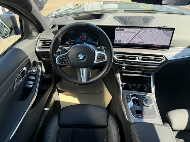 BMW 330e x DriveTouring Steptronic M Sport Pro