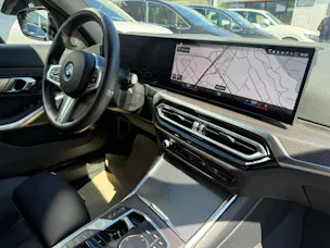 BMW 330e x DriveTouring Steptronic M Sport Pro