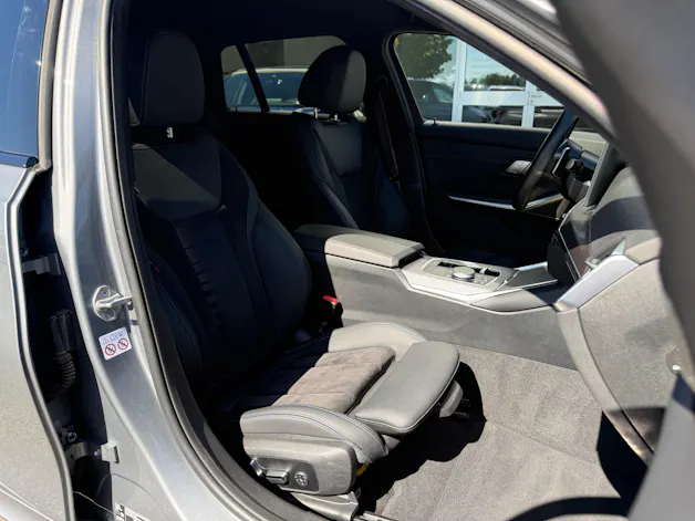 BMW 330e x DriveTouring Steptronic M Sport Pro