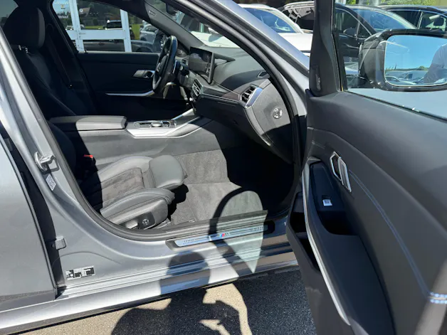 BMW 330e x DriveTouring Steptronic M Sport Pro