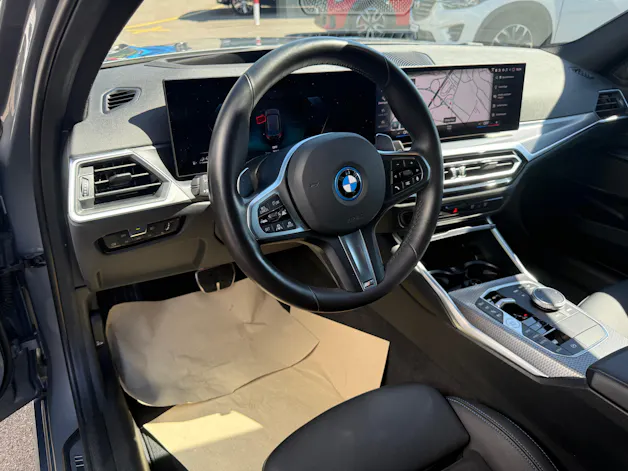 BMW 330e x DriveTouring Steptronic M Sport Pro