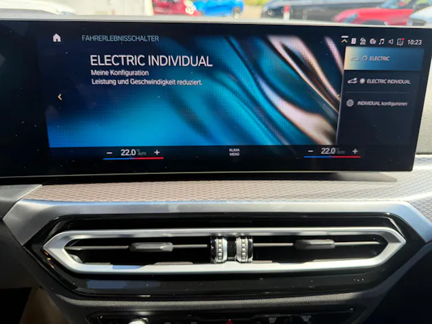 BMW 330e x DriveTouring Steptronic M Sport Pro