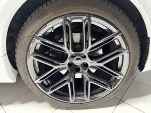 Audi RSQ8 quattro