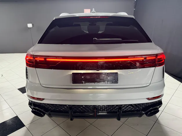 Audi RSQ8 quattro