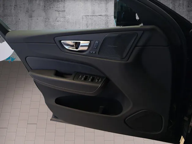 Volvo XC60 2.0 B6 MH Ultimate Dark A