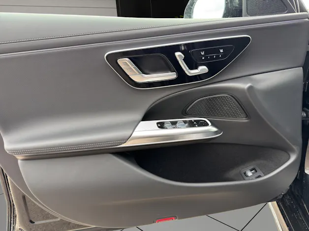 Mercedes-Benz E 300 e 4Matic EQ Hybrid 9G-Tronic