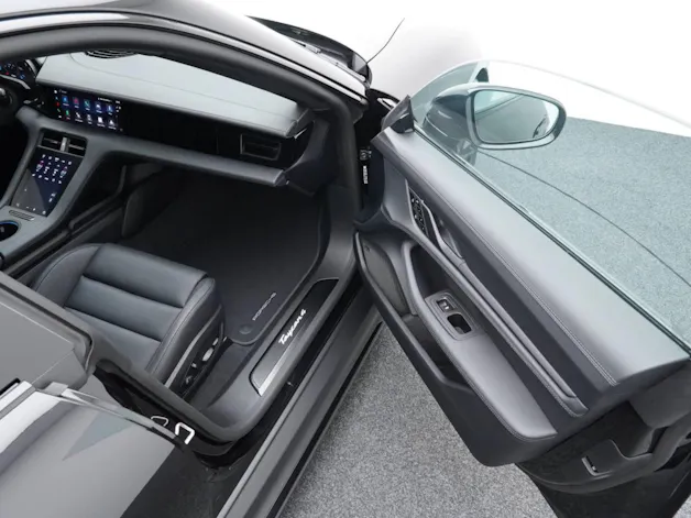 Porsche Taycan 4 Black Edition
