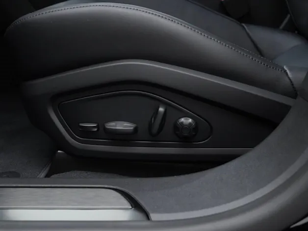 Porsche Taycan 4 Black Edition