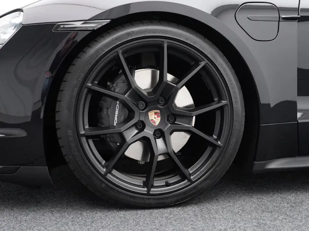 Porsche Taycan 4 Black Edition