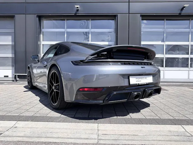 Porsche 911 Carrera 4 GTS