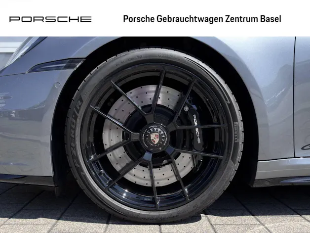 Porsche 911 Carrera 4 GTS
