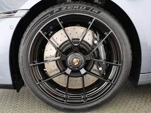 Porsche 911 Carrera 4 GTS