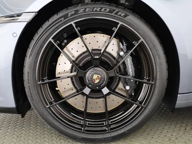 Porsche 911 Carrera 4 GTS
