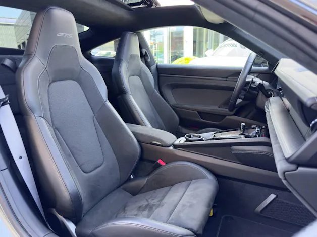 Porsche 911 Carrera 4 GTS