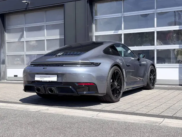 Porsche 911 Carrera 4 GTS