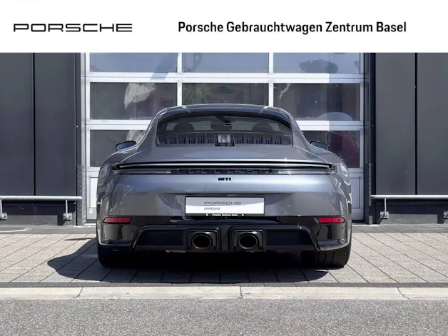 Porsche 911 Carrera 4 GTS