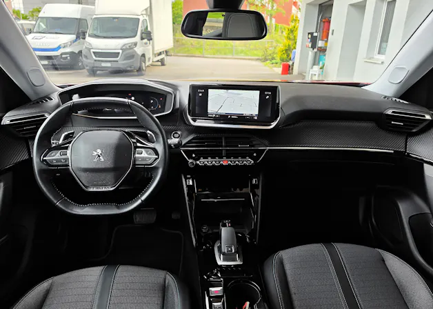 Peugeot 2008 1.2 PureTech Allure EAT8