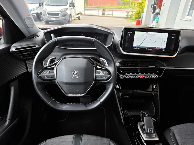Peugeot 2008 1.2 PureTech Allure EAT8