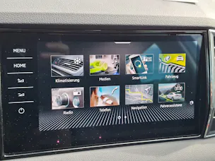 Škoda Karoq 2.0 TDI CR Style 4x4 DSG *Anhängerkupplung+8-fach bereift*