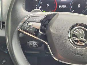 Škoda Karoq 2.0 TDI CR Style 4x4 DSG *Anhängerkupplung+8-fach bereift*