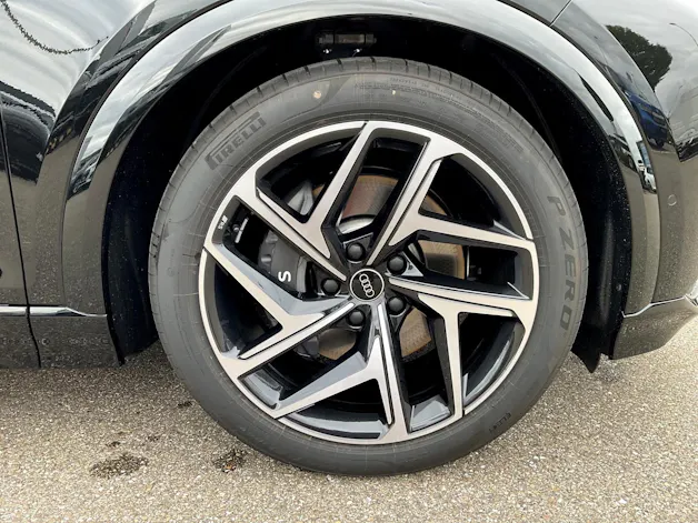 Audi SQ6 e-tron quattro