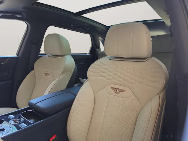 Bentley Bentayga EWB V8 Azure/ 1.9% Leasing möglich.