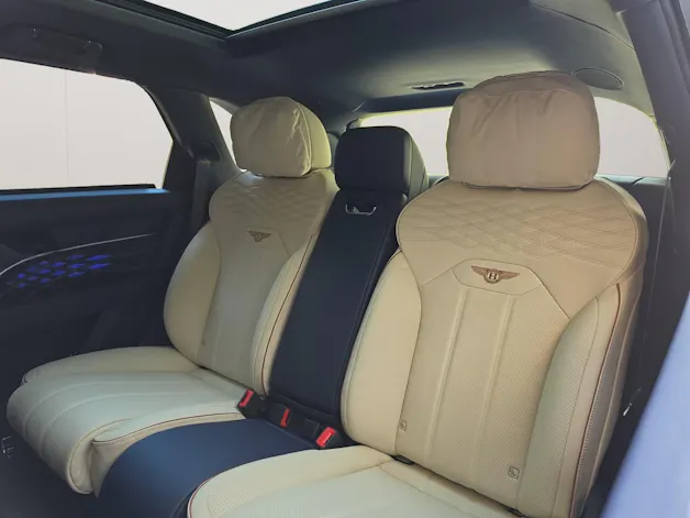 Bentley Bentayga EWB V8 Azure/ 1.9% Leasing möglich.