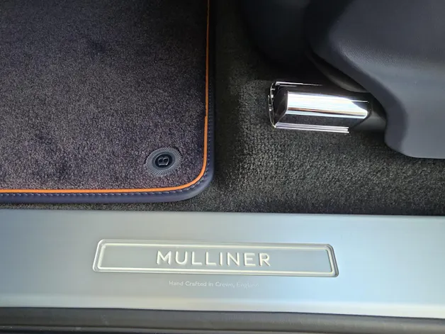 Bentley Bentayga EWB V8 Azure/ 1.9% Leasing möglich.