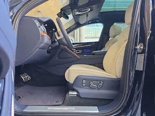 Bentley Bentayga EWB V8 Azure/ 1.9% Leasing möglich.