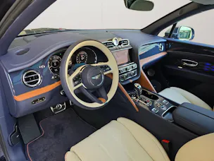 Bentley Bentayga EWB V8 Azure/ 1.9% Leasing möglich.