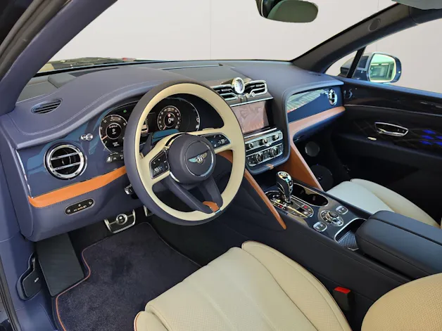Bentley Bentayga EWB V8 Azure/ 1.9% Leasing möglich.