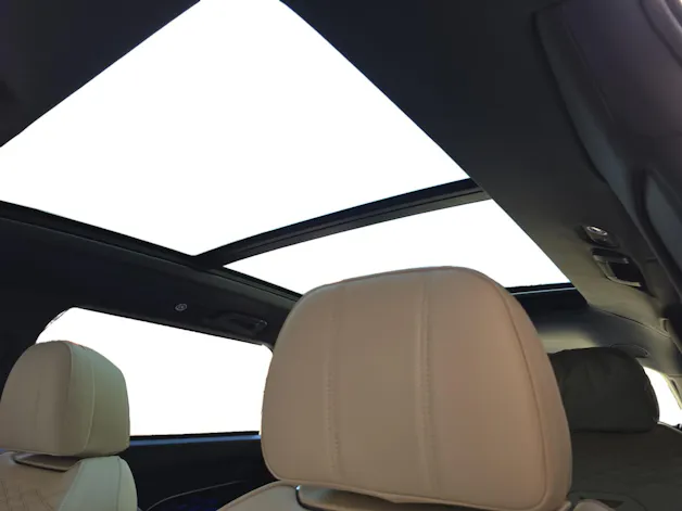 Bentley Bentayga EWB V8 Azure/ 1.9% Leasing möglich.