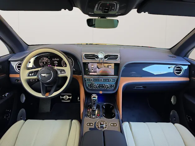 Bentley Bentayga EWB V8 Azure/ 1.9% Leasing möglich.