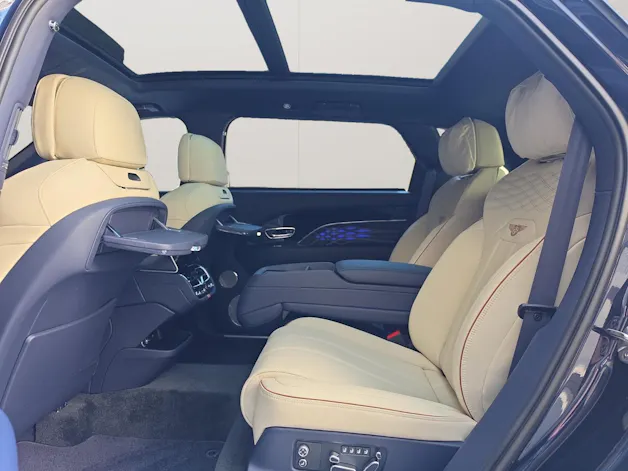 Bentley Bentayga EWB V8 Azure/ 1.9% Leasing möglich.