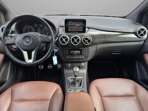 Mercedes-Benz B 180