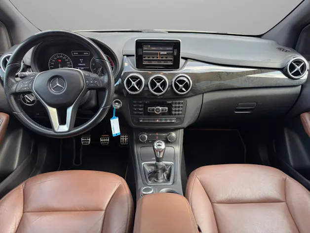 Mercedes-Benz B 180