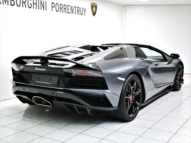 Lamborghini Aventador S LP740-4 Roadster E-Gear