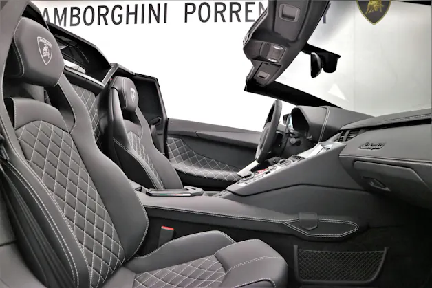 Lamborghini Aventador S LP740-4 Roadster E-Gear