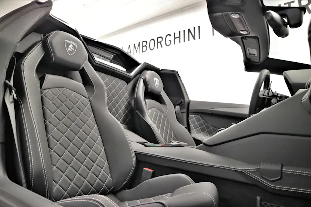 Lamborghini Aventador S LP740-4 Roadster E-Gear