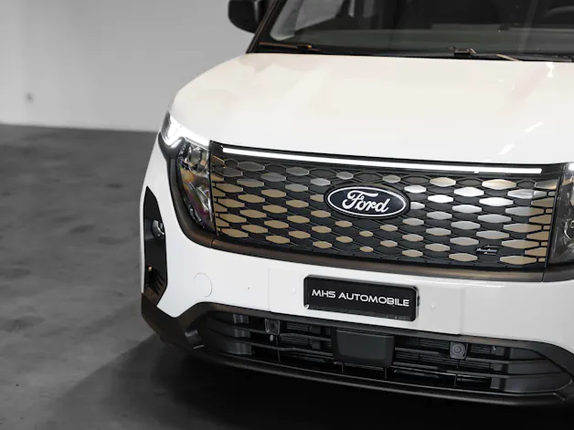 Ford E-Transit Courier Van Trend