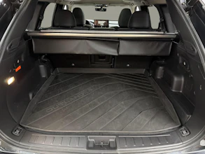 https://vehicle.imgix.net/4332641/b4166fec-a94a-4c87-8fd4-30eb558212d2.jpg
