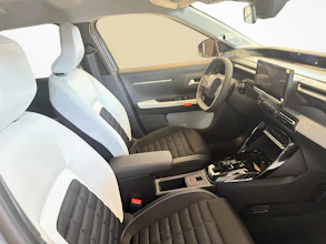 https://vehicle.imgix.net/4332655/6abf609c-265c-4571-9d67-d90718187ba3.jpg