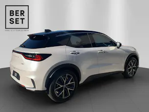 Lexus LBX 1.5 Hybrid Cool AWD