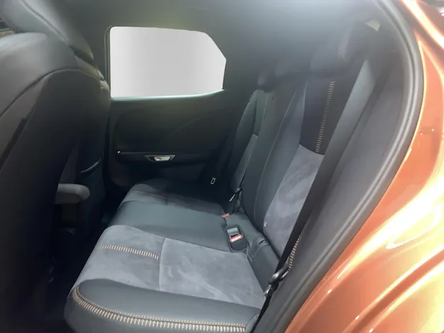 Lexus LBX 1.5 Hybrid Cool AWD