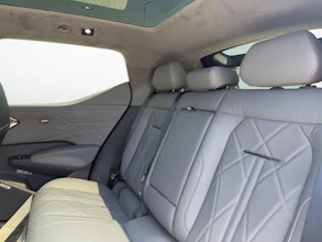https://vehicle.imgix.net/4332818/ac346988-98b9-4e27-9a8e-0f289ee38633.jpg